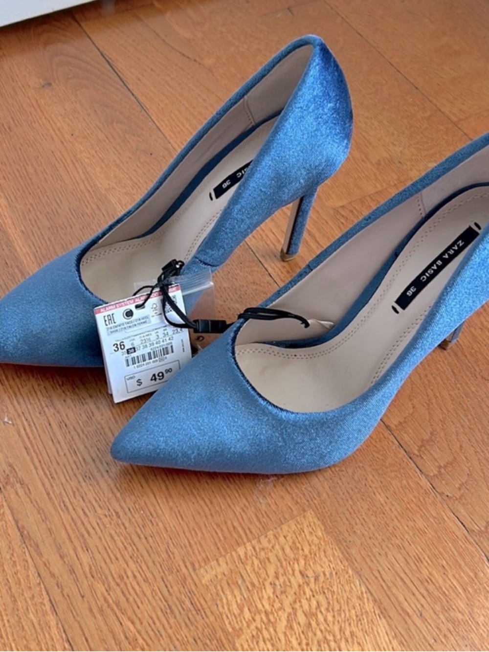 NWT Zara Heels blue velvet size 36/w6